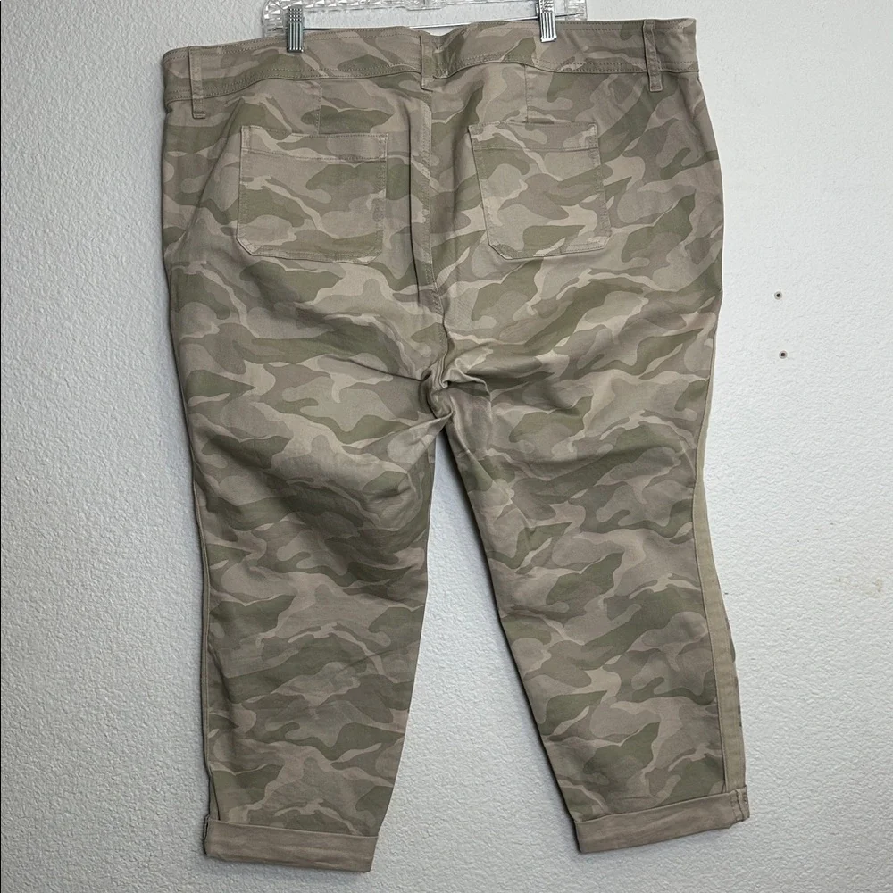 Torrid Sz 24 Women's Light Neutral Camouflage Cropped Pants - Picture 3 of 16